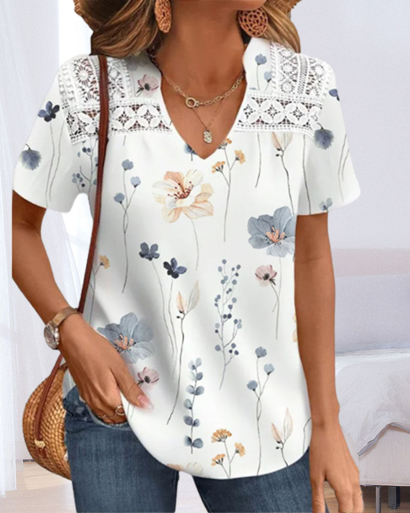 Modefest- T-Shirt mit V-Ausschnitt und Blumendruck