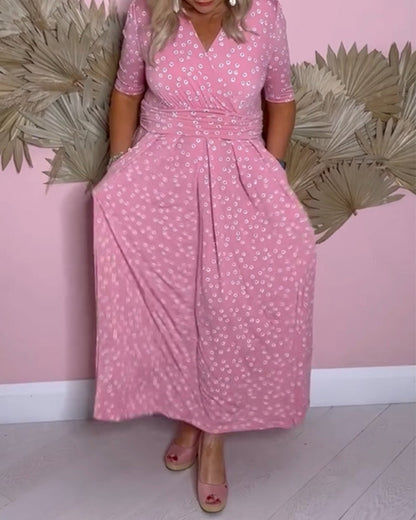 Vestido de bolinhas com decote em V