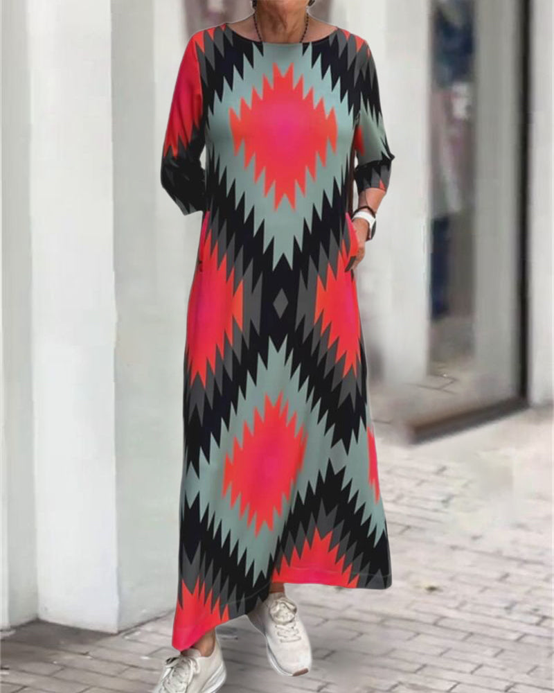 Vestido maxi casual com estampa geométrica contrastante