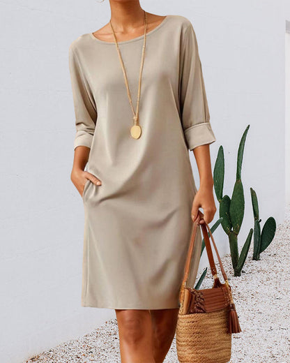 Casual solid color dress with pocket and round neck