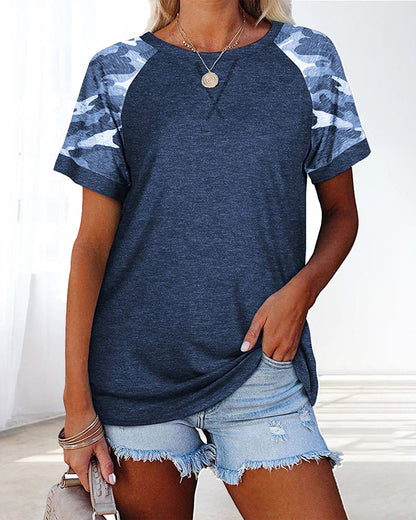Modefest- Rundhals-T-Shirt mit kurzen Ärmeln und Camouflage-Print Marineblau