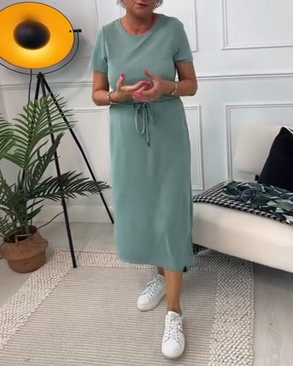 Vestido casual de cor sólida com cordão e mangas curtas