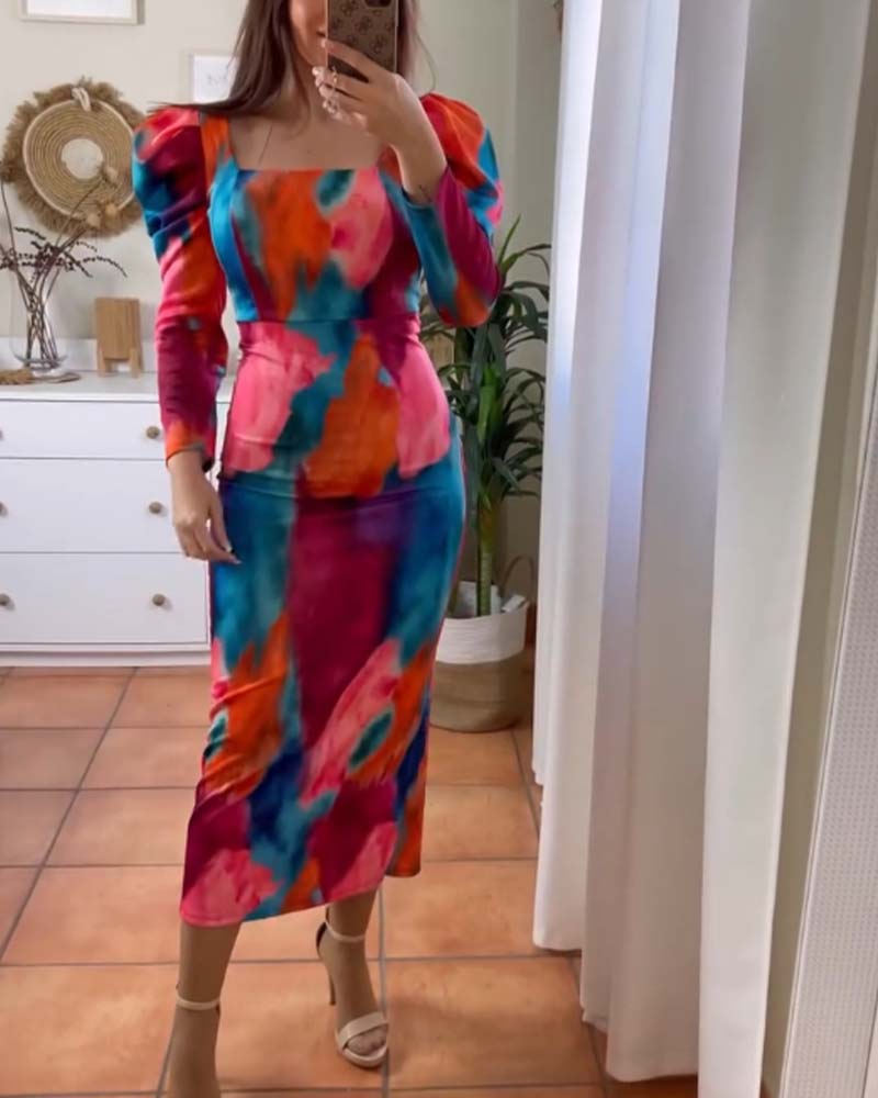 Robe élégante avec encolure carrée imprimée colorée et manches bouffantes