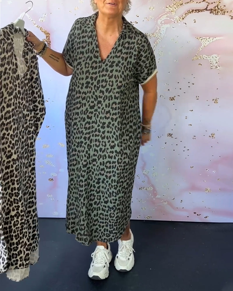 Vestido manga curta com estampa de leopardo e decote em V