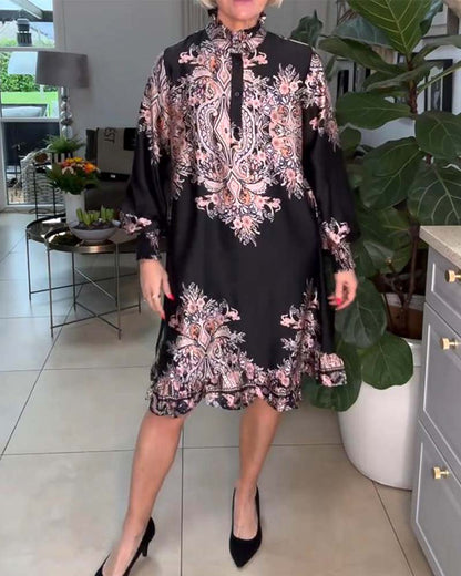 Robe élégante à col roulé avec patte de boutonnage et imprimé vintage