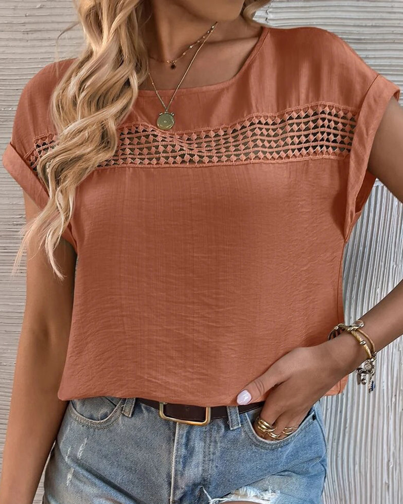 Modefest- Cutout-T-Shirt in Volltonfarbe Brun