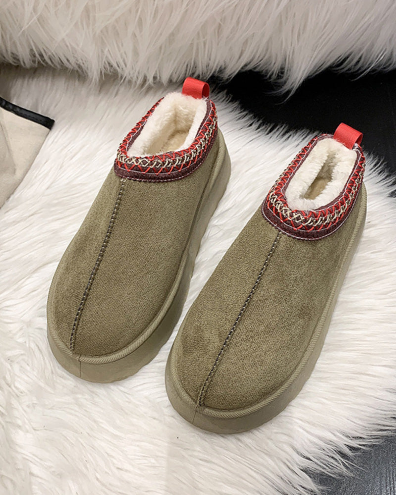 Casual, solid-colored and warm velvet ballerinas