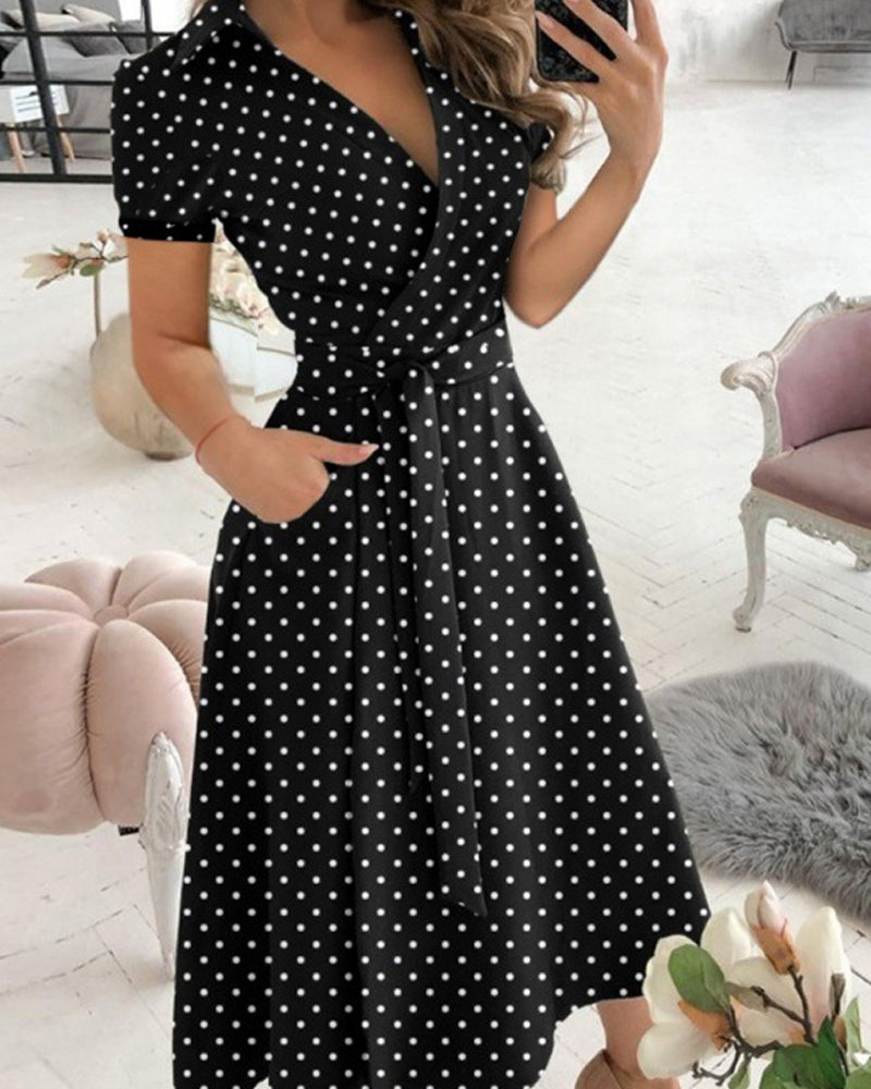 Modefest- Kleid in A-Linie mit kurzen Ärmeln schwarze Punkte