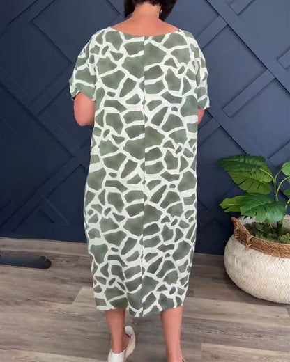 Casual round neck dress with giraffe print