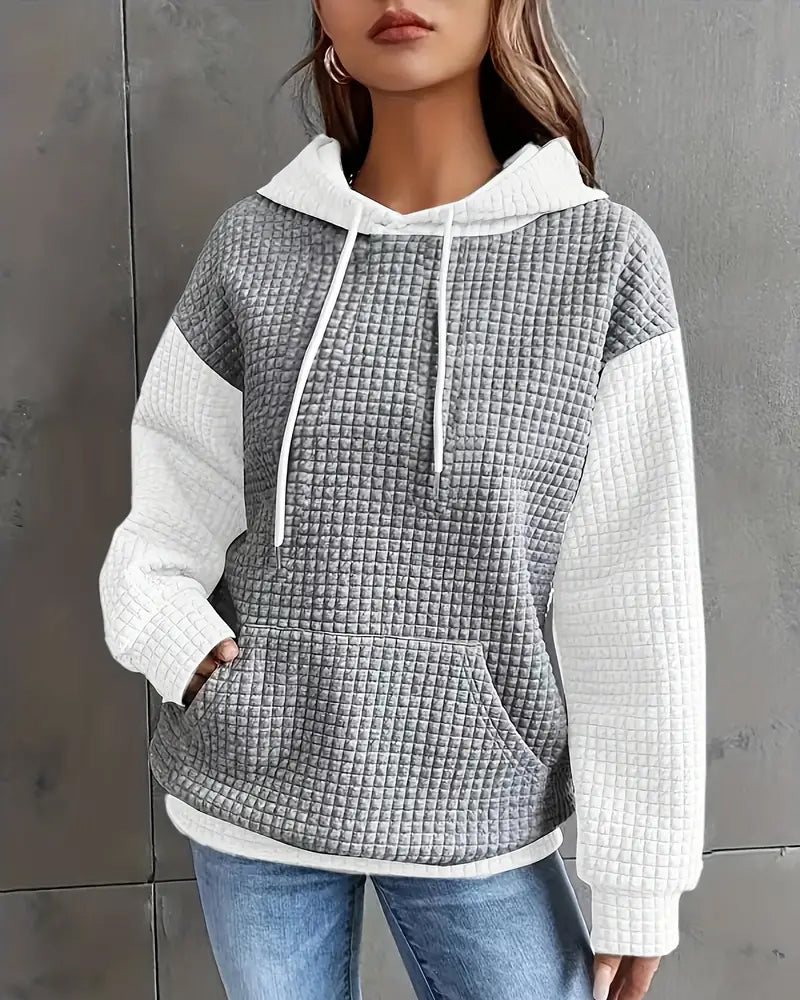 Lässiger kapuzenpullover mit patchwork-tasche und schnürung