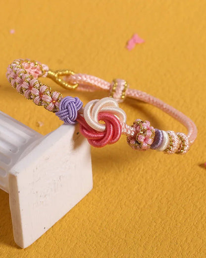 Pulsera con nudos de flor de durazno