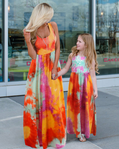 Modefest- Passende Familienoutfits mit Blumendruck Orange