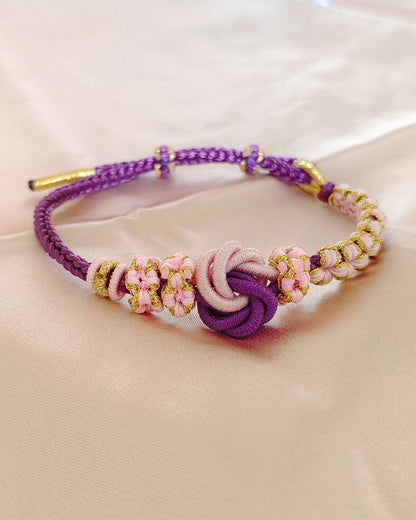 Pulsera con nudos de flor de durazno