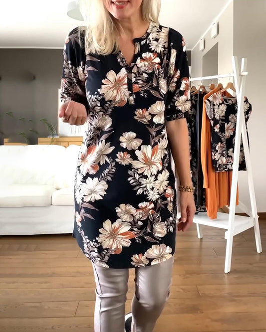 Blusa casual com estampa floral e mangas até a metade