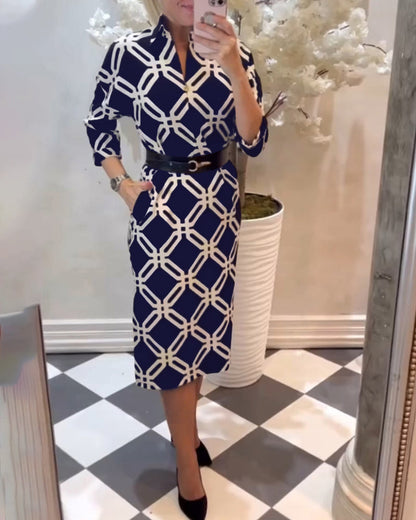 Modefest- Elegantes Kleid mit geometrischem Print und seitlichem Schlitz Blau