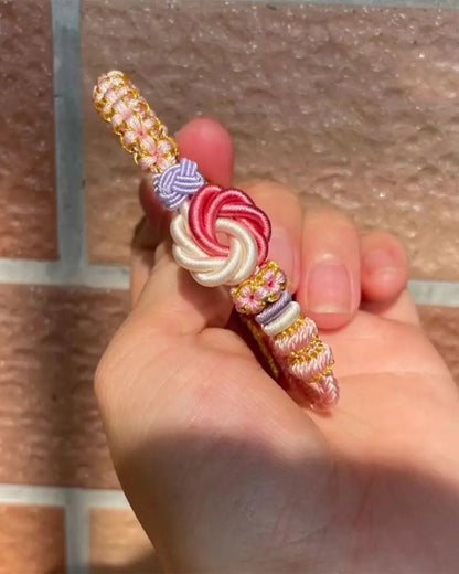 Pulsera con nudos de flor de durazno