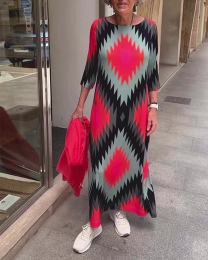 Casual maxi dress with contrasting geometric print