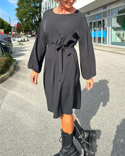 Modefest- Einfarbiges Kleid mit Rundhalsausschnitt und Bindeband Schwarz