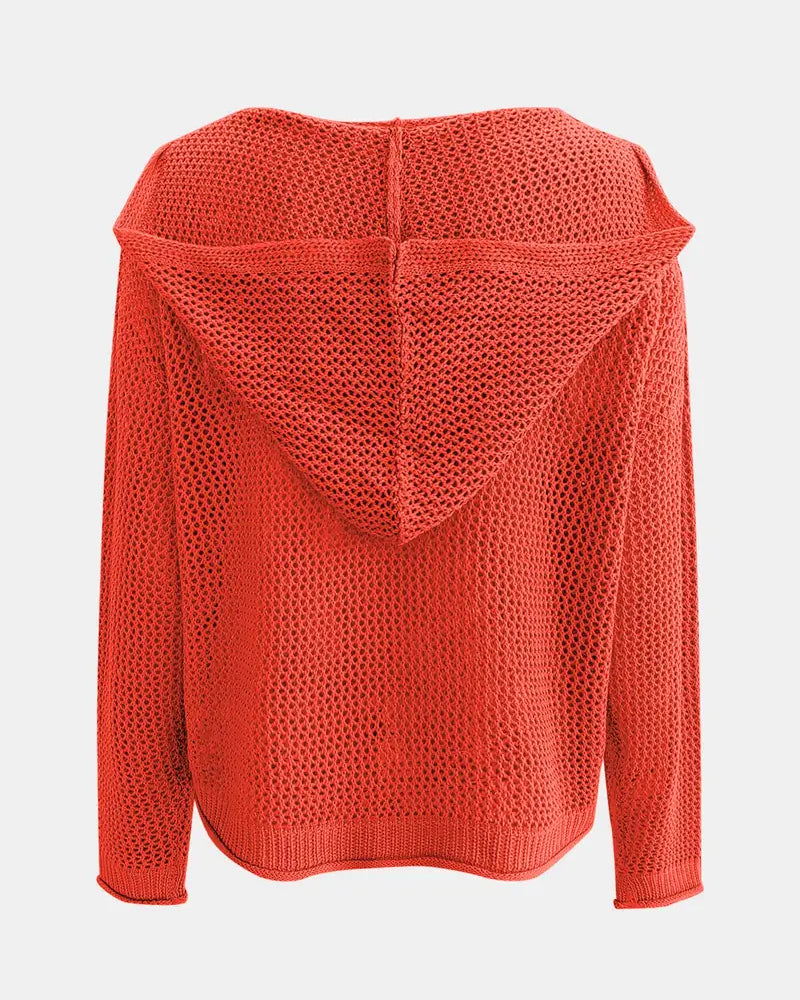 Lässiger, einfarbiger pullover mit kapuze und langen ärmeln