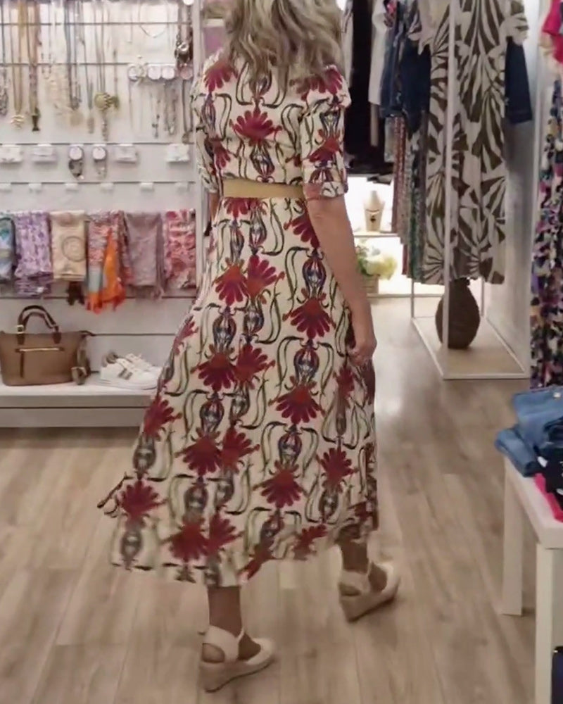 Kleid mit vintage-print und reversschlitz