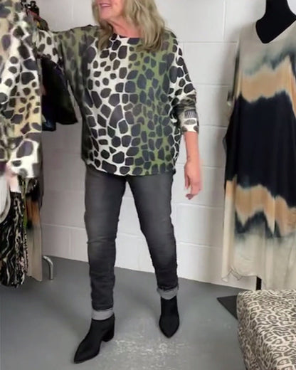 Stylish long-sleeved top with round neck and leopard print