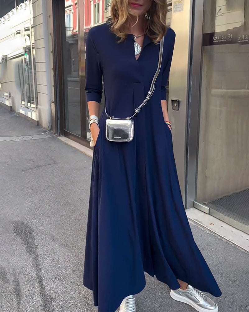 Robe de couleur unie avec col en V et taille