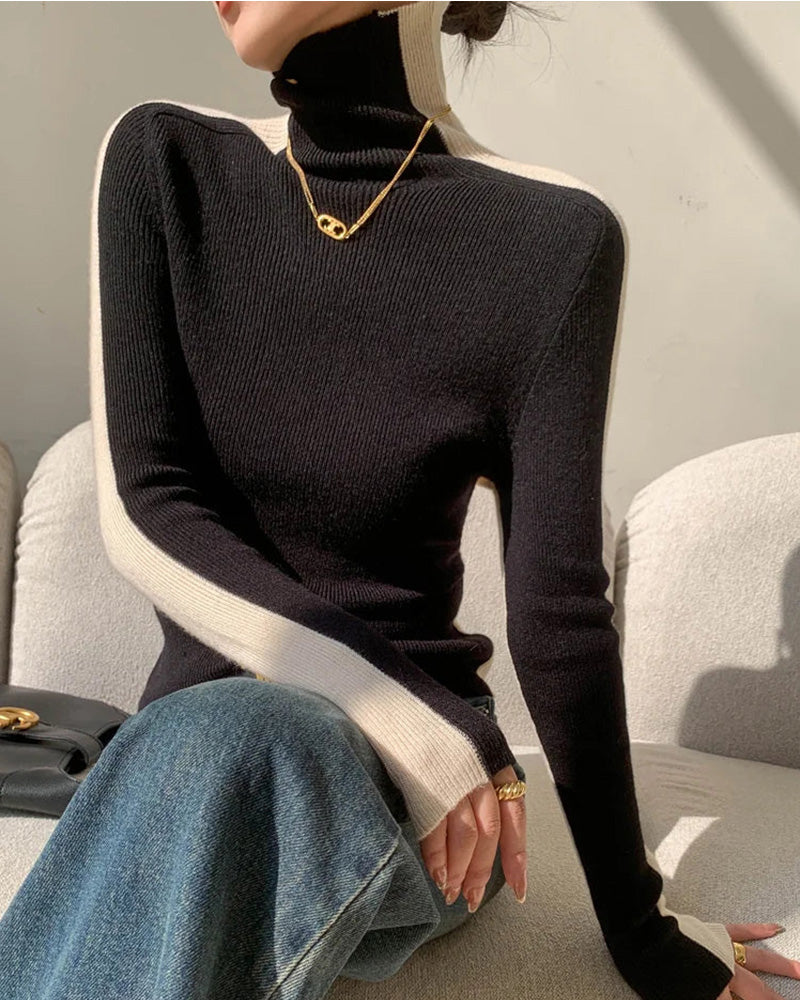 Elegant turtleneck sweater with long sleeves in contrasting color