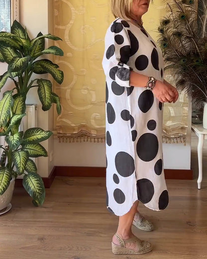 Modefest- Lässiges, lockeres kleid mit großem polka-dot-print und rundhalsausschnitt