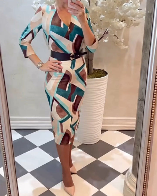 Modefest- Kleid mit geometrischem V-Ausschnitt in Kontrastfarbe Grün