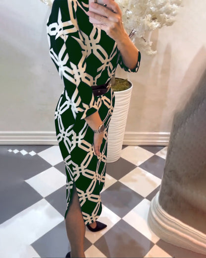 Modefest- Elegantes Kleid mit geometrischem Print und seitlichem Schlitz