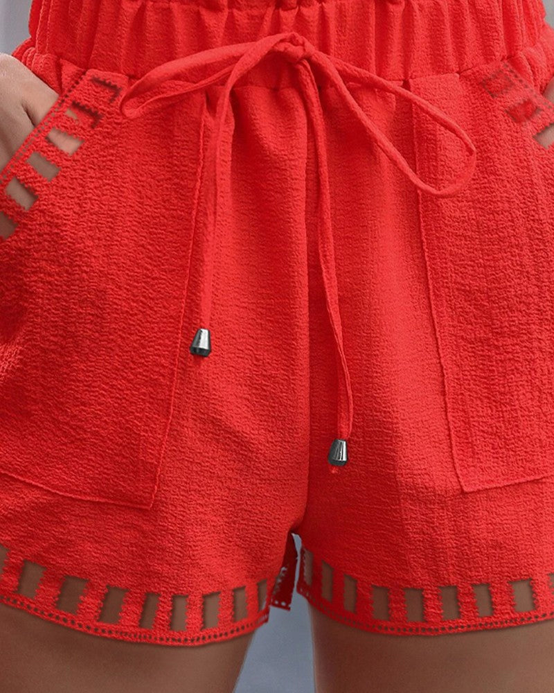 Modefest- Einfarbige Shorts mit Cut-Outs