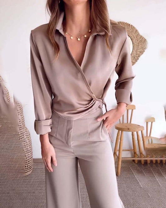 Modefest- Elegante Bluse mit Revers und Falten in Unifarbe