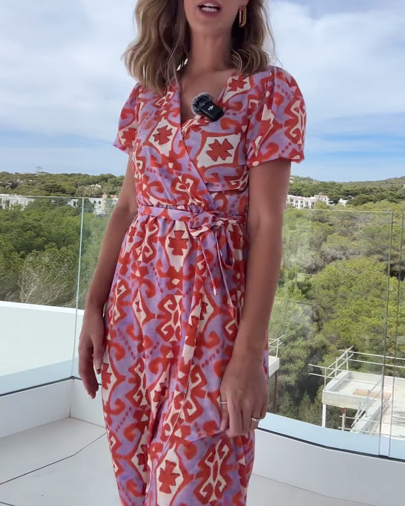 Vestido de moda con abertura estampada con cordones.