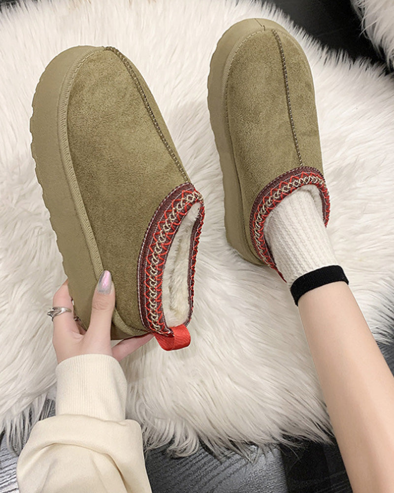 Casual, solid-colored and warm velvet ballerinas