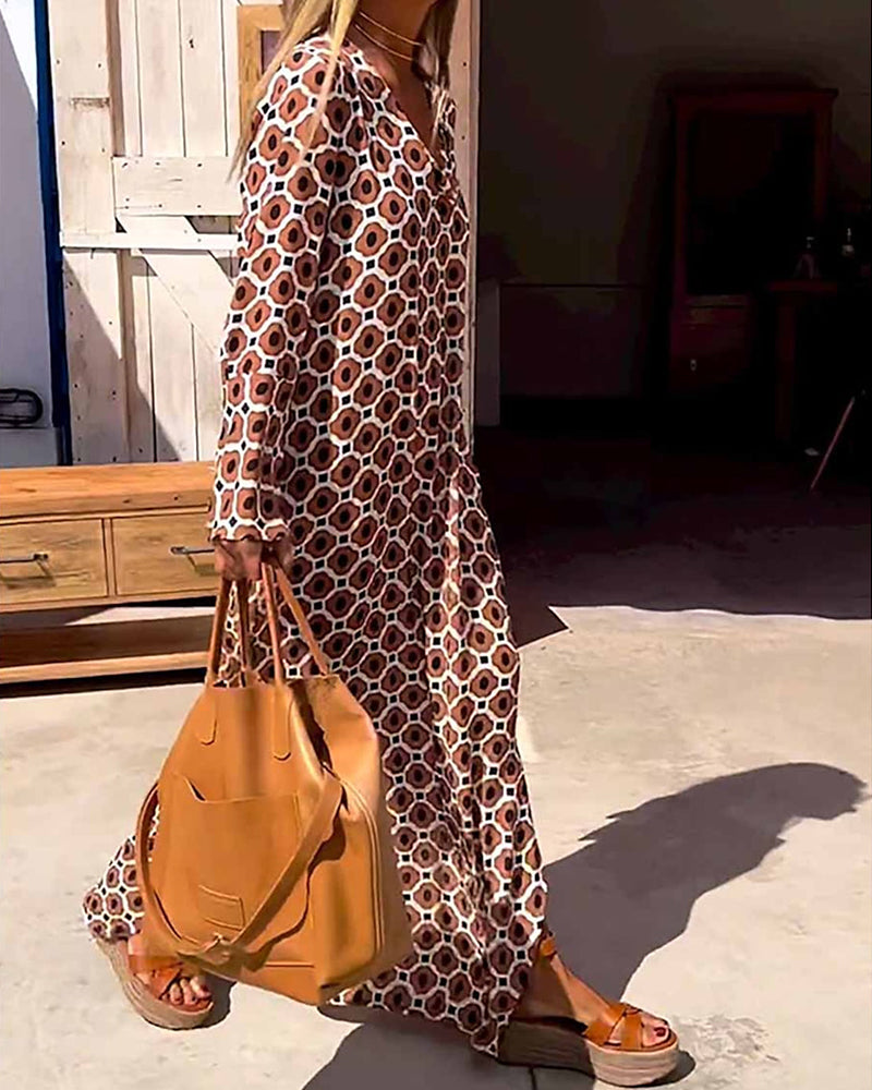 Modefest- Langes Kleid mit Batikdruck und langen Ärmeln