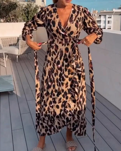 Modefest- Kleid mit V-Ausschnitt und Leopardenmuster