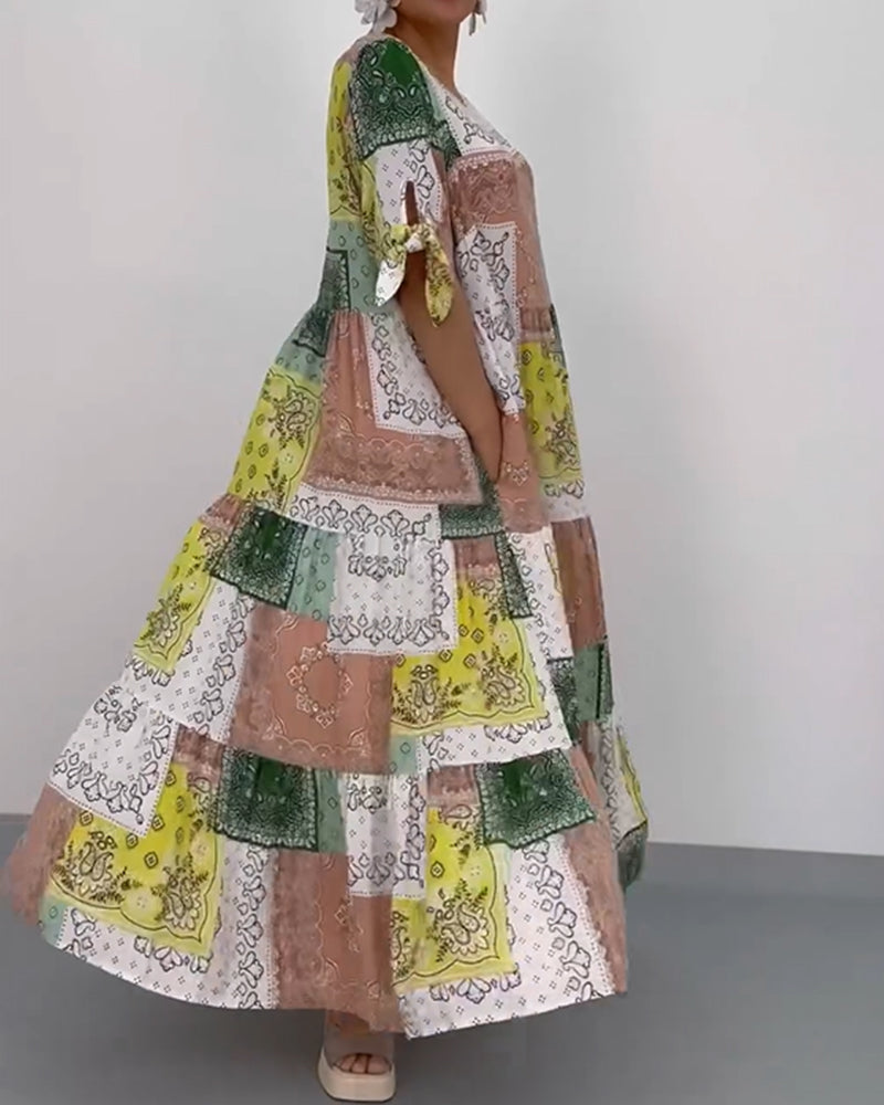 Modefest- Lockeres, langes Kleid mit quadratischem Print und Rundhalsausschnitt