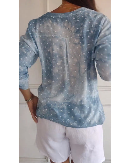 Modefest- Bluse mit V-Ausschnitt und Knopfleiste mit Sternen-Print