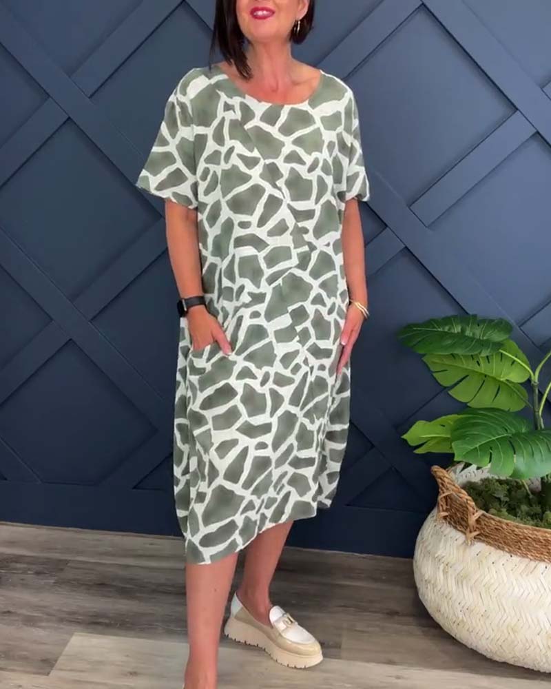 Casual round neck dress with giraffe print