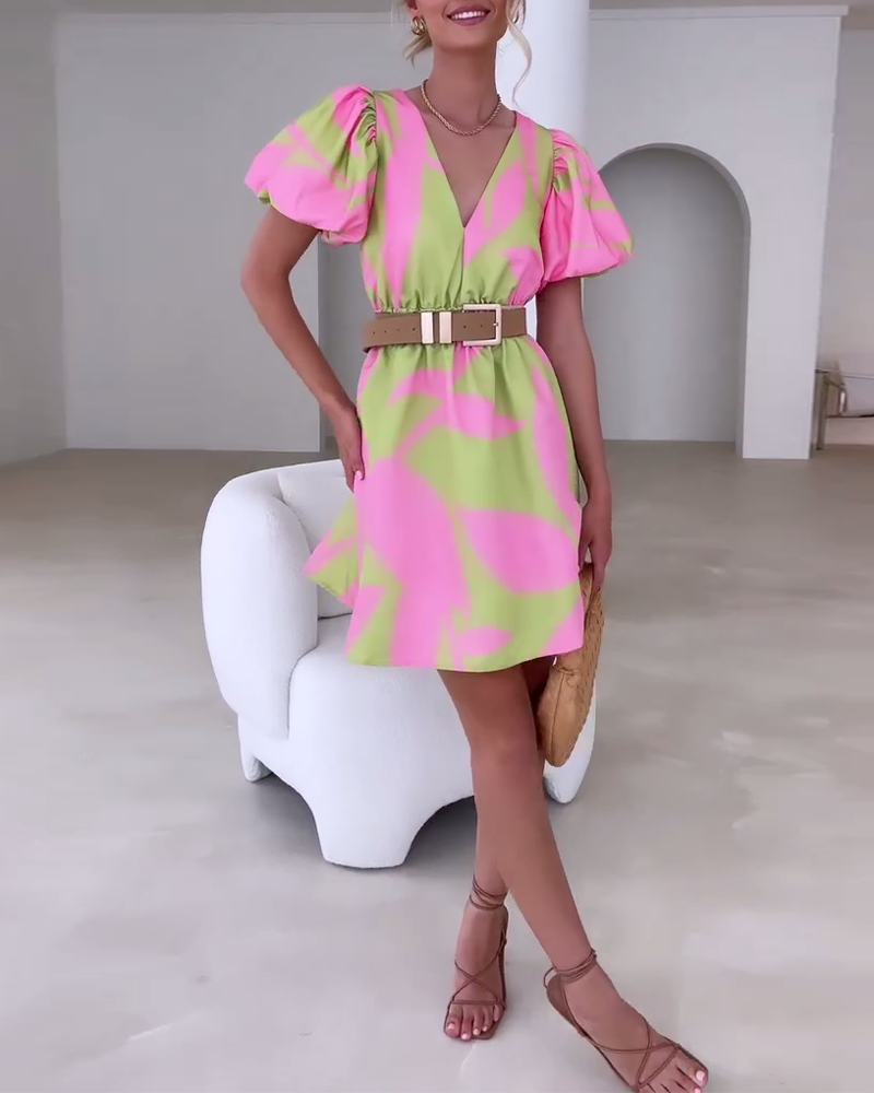 Modefest- Kleid mit tiefem V-Print und Puffärmeln