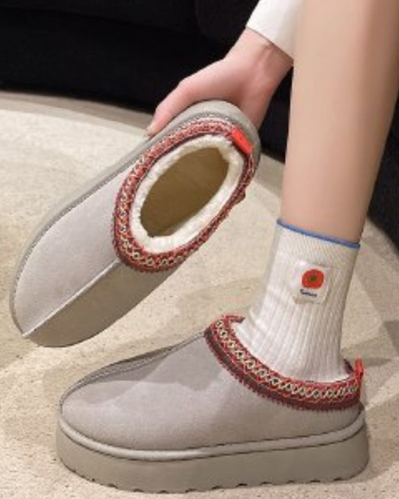 Casual, solid-colored and warm velvet ballerinas