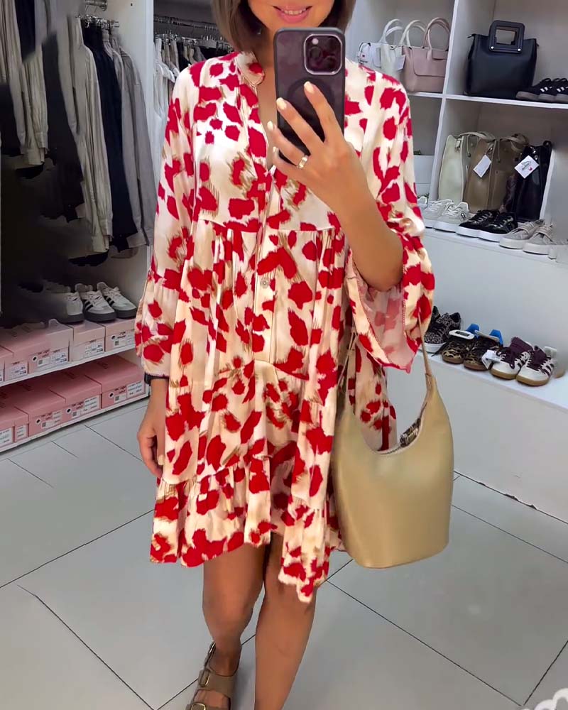 Vestido casual estampado com decote em V e mangas sino