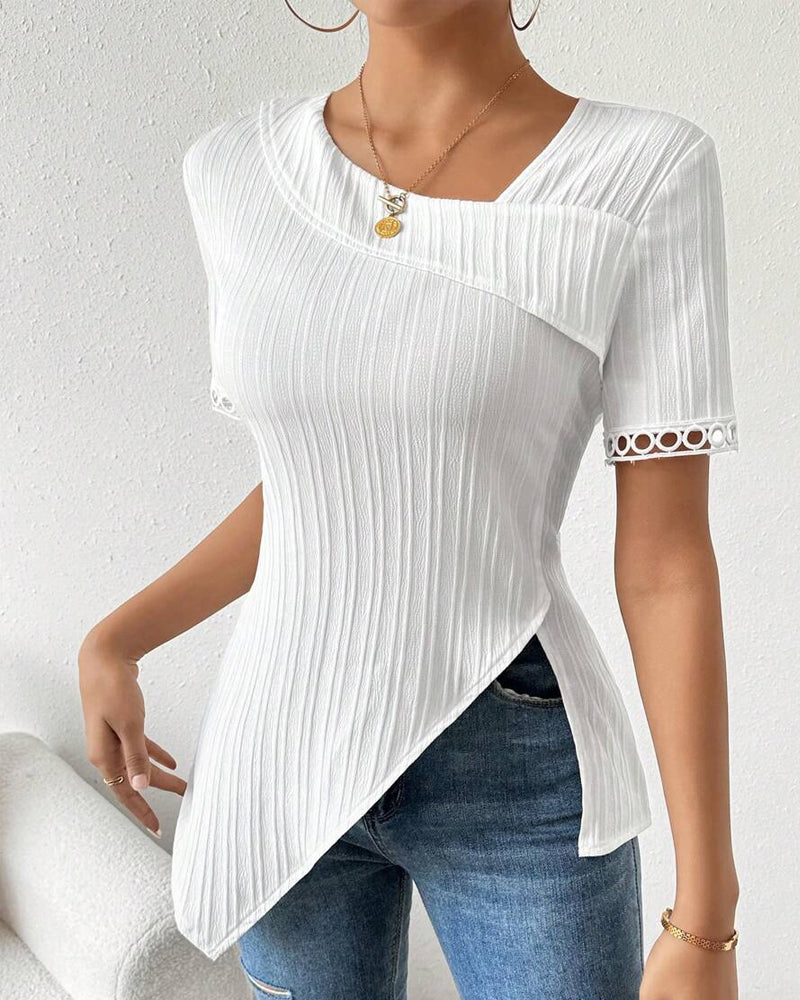 Blusa lisa com renda irregular