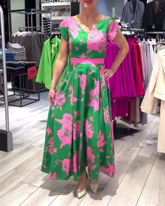 Elegante vestido con vuelo y estampado floral.