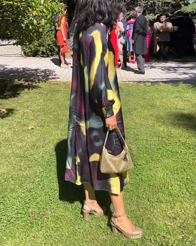 Modefest- Farbenfrohes Kleid mit farbigem Druck und V-Ausschnitt