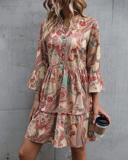 Modefest- Kleid mit V-Ausschnitt und Paisley-Print