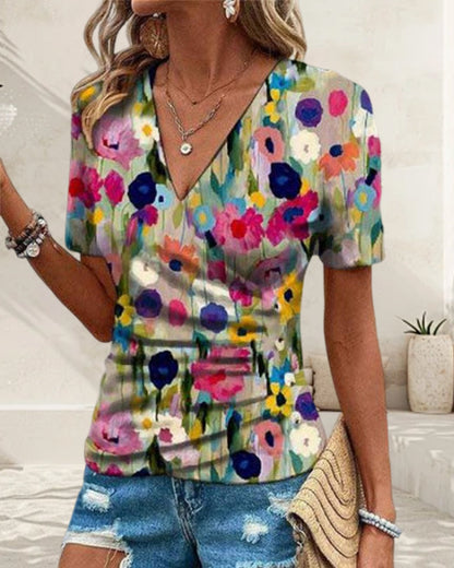 Blusa floral de manga corta con escote en pico