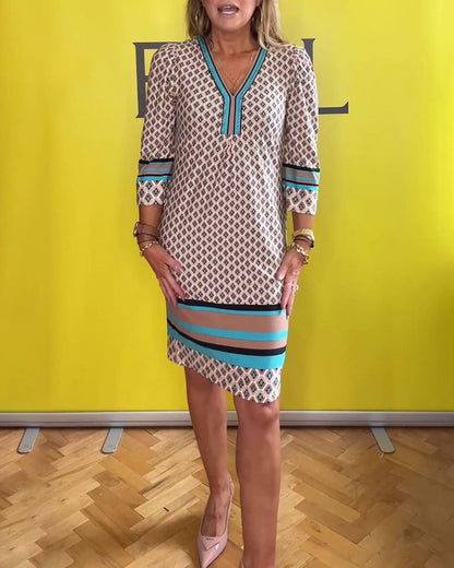 Casual v-neck dress with three-quarter sleeves