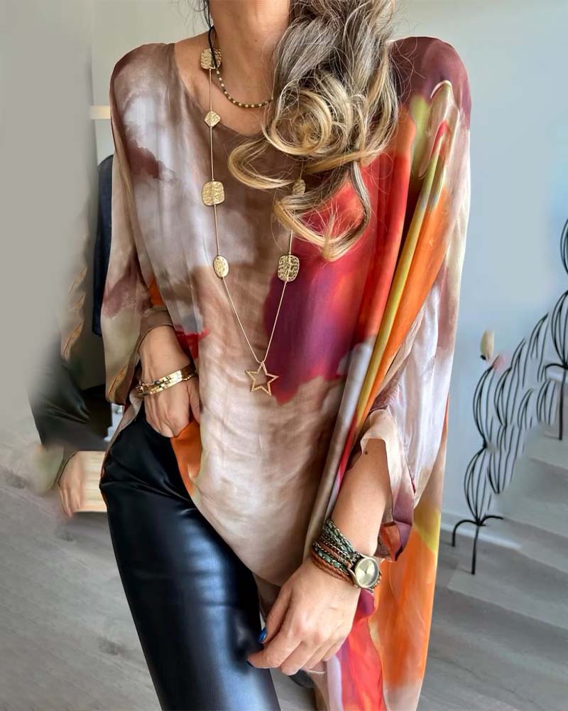 Casual, loose blouse with batwing sleeves and print