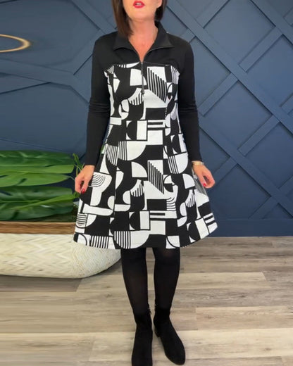 Kleid mit Reversreißverschluss und geometrischem Print